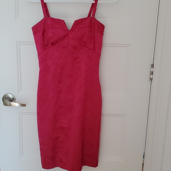 Le Château Bright Pink Sheath Dress – Shiny Cocktail Party - Picture 4 of 9